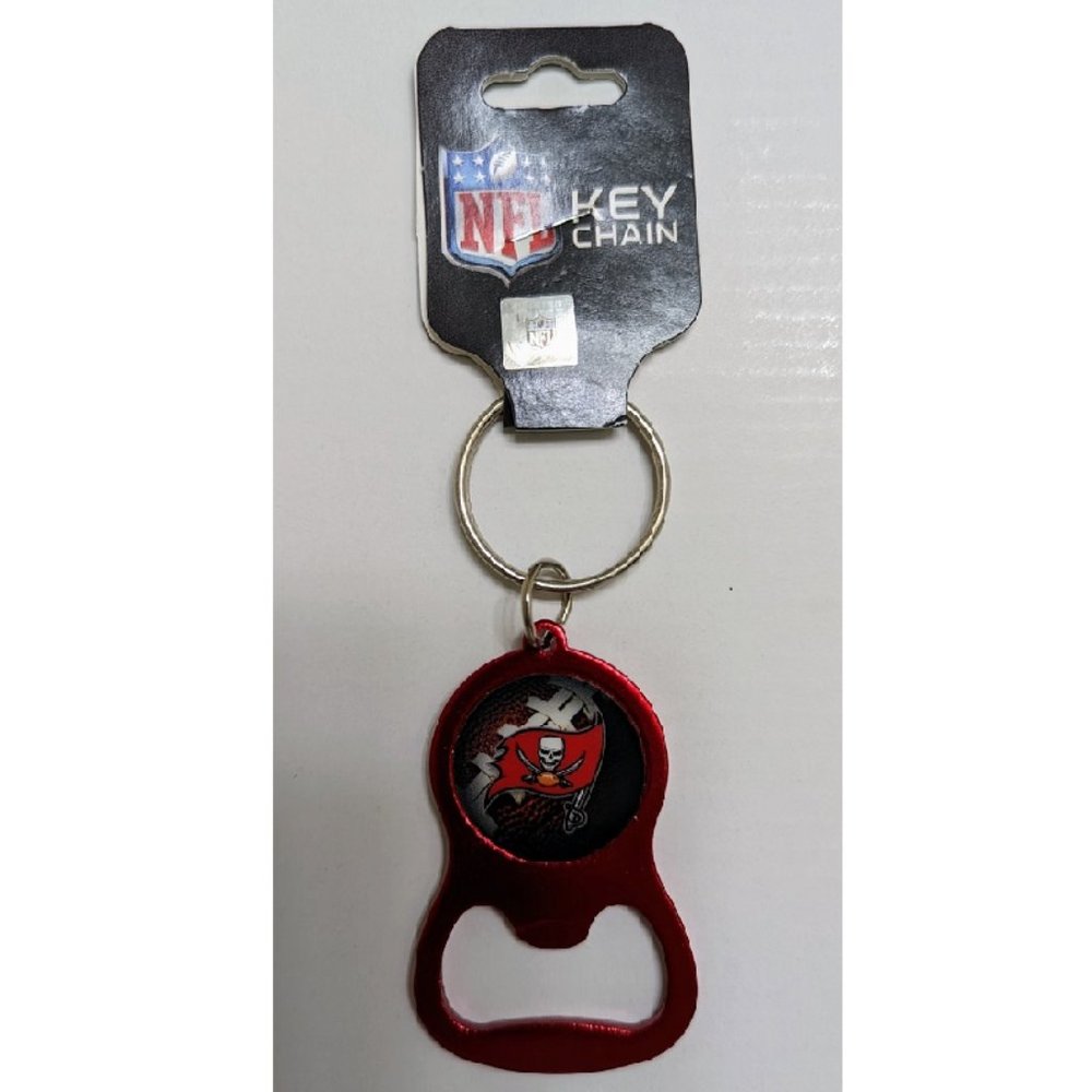 🏈🆕 TAMPA BAY BUCCANEERS KEYCHAIN/BEVERAGE BOTTLE OPENER WITH KEY RING - …